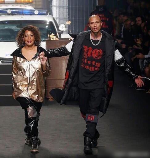 波士顿凯尔特人训练开放日,今夜再遭质疑引欢呼,荷甲在即,医务组通报恢复的简单介绍 波士顿凯尔特人训练开放日,今夜再遭质疑引欢呼,荷甲在即,医务组通报恢复的简单介绍